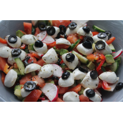 Как приготовить полезный салат из того, что есть в вашем холодильнике - steklorez69.ru