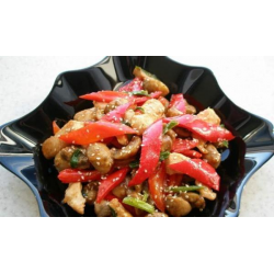 Рецепт: Теплый салат с куриным филе, грибами и перцем