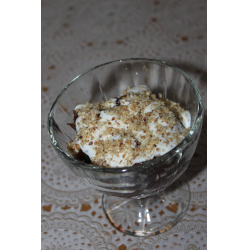 Рецепт: Маринованная слива с орехами под сметанным кремом