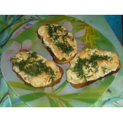 Рецепт: Бутерброды "Яичные гнезда"