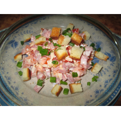Рецепт: Салат с помидорами, сыром и сухариками