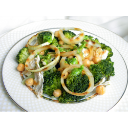 Рецепт: Теплый салат с чечевицей и брокколи