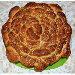 Рецепт: Турецкий чесночный хлеб "Роза" с базиликом
