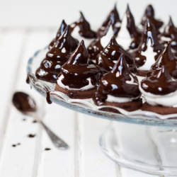 Рецепт: Шоколадно-меренговые пирожные