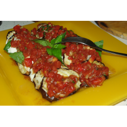 Рецепт: Салат "Капрезе с баклажанами и томатной сальсой"