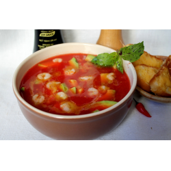 Рецепт: Томатный суп с авокадо и креветками