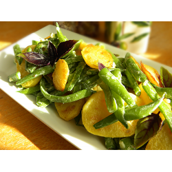 Рецепт: Теплый салат из зеленой фасоли с картофелем