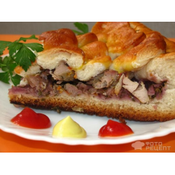 Рецепт: Пирог с квашенной краснокачанной капустой и мясом кролика