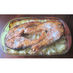Рецепт: Стейки лосося, запеченные с картофелем