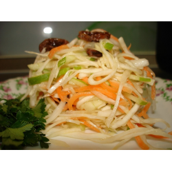 Салат с курицей, изюмом и корейской морковью рецепт – Русская кухня: Салаты. «Еда»