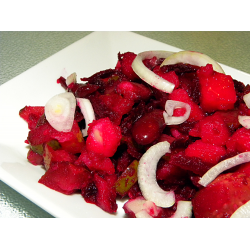Рецепт: Свекольный салат с фасолью и маринованными огурчиками
