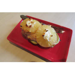 Рецепт: Курииная грудка, запеченная с ананасами и кабачком