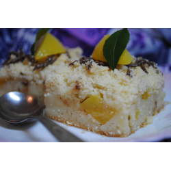 Рецепт: Пирог с персиками, манго и штрейзелем
