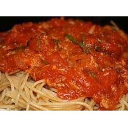 Рецепт: Спагетти под томатным соусом с тунцом