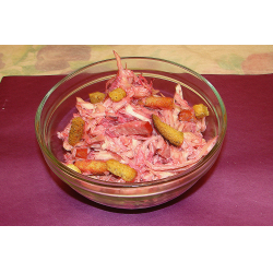 Рецепт: Салат "Хризантема" с колбасой и сухариками