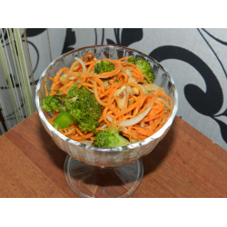 Рецепт: Морковь по-корейски с брокколи и грецкими орехами