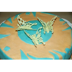 Рецепт: Бисквитный торт с мастикой "Бабочки на полянке"