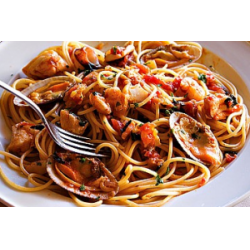 Рецепт: Спагетти с морским коктейлем