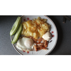 Рецепт: Картофель с яйцом и жаренным салом