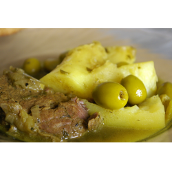 Рецепт: Мясо тушеное с картофелем и оливками
