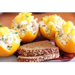 Рецепт: Куриный пикантный салат в апельсине