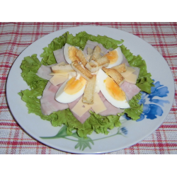 Рецепт: Салат с бужениной, яйцами и сухариками