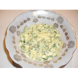 Рецепт: Салат с огурцом яйцом и тыквенными семечками