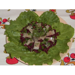 Рецепт: Салат из маринованной свеклы и салаки