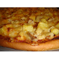 Рецепт: Пицца с курицей и ананасами на слоеном тесте