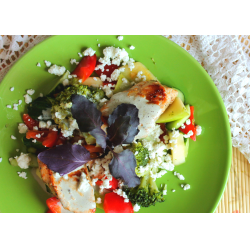Рецепт: Салат с индейкой с йогуртово-базиликовой заправкой