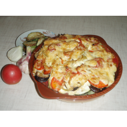 Рецепт: Картофель запеченный с овощами и колбасой