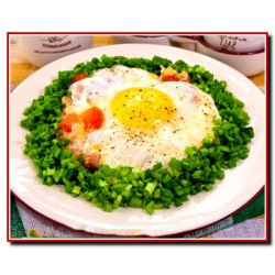 Рецепт: Яичница с кабачками, ветчиной, луком и помидорами
