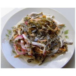 Рецепт: Салат из морской капусты с соленым огурцом