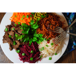 Простой и очень вкусный восточный салат с копченой колбасой – пошаговый рецепт фото