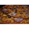 Фото Колбасная пицца с брынзой и оливками
