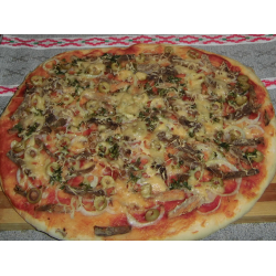 Рецепт: Пицца с мясом и маринованным луком
