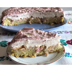 Рецепт: Торт бисквитный "Шарлотка" с яблоками и творожным кремом