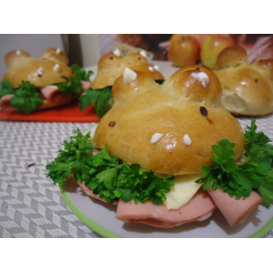 Рецепт: Закусочные бутерброды "Лягушки"