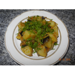 Рецепт: Баклажаны, тушеные с картошкой