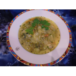 Рецепт: Суп из капусты и консервированного горошка без мяса