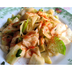 Рецепт: Салат из белокочанной капусты и редьки по-корейски