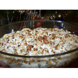 Рецепт: Салат "Новогодний" с желудками индейки, черносливом и орехами