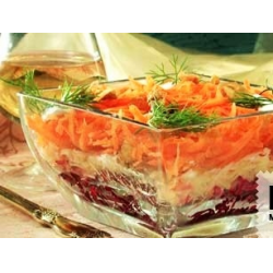 Рецепт: Салат из свежей моркови, грецких орехов и изюма