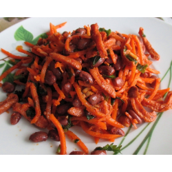 Рецепт: Салат с корейской морковкой, фасолью и колбасой