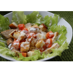 Рецепт: Салат с копченой курицей и помидорами