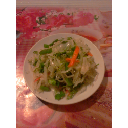 Рецепт: Салат из квашенной капусты, зеленого лука и укропа