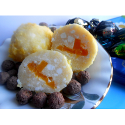 Рецепт: Творожно-манные шарики "Солнышко" с фруктовой начинкой