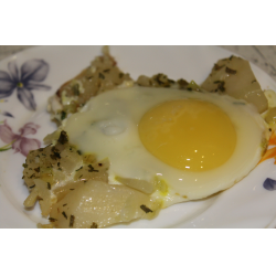 Рецепт: Жареный картофель под яйцом