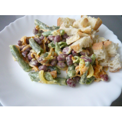 Рецепт: Салат с фасолью и овощной обжаркой