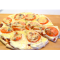 Фото Пицца с томатами и моцареллой
